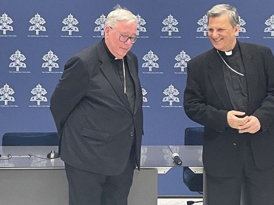 I cardinali Hollerich e Grech in Sala Stampa vaticana presentano il documento sinodale