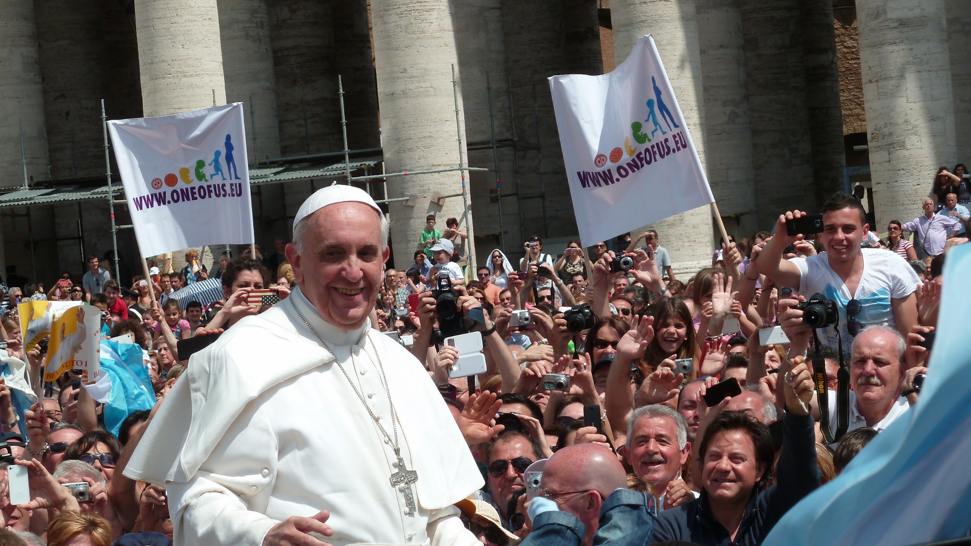 Il Papa durante un'udienza.