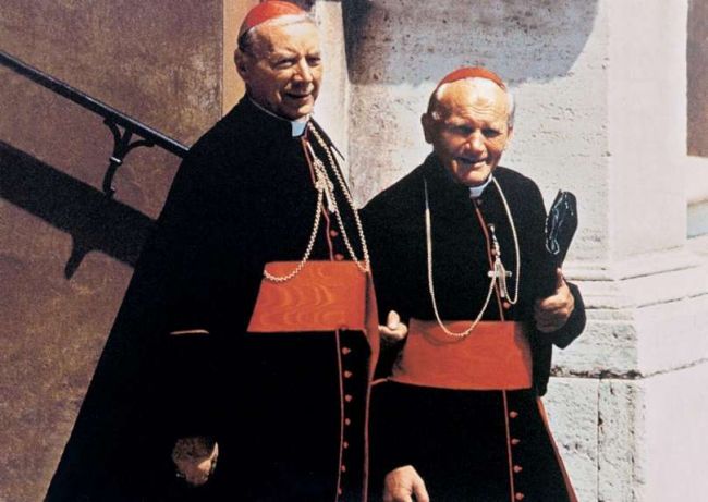 Da sinistra a destra: il cardinale Wyszyński con il cardinale Wojtyla (poi Giovanni Paolo II)