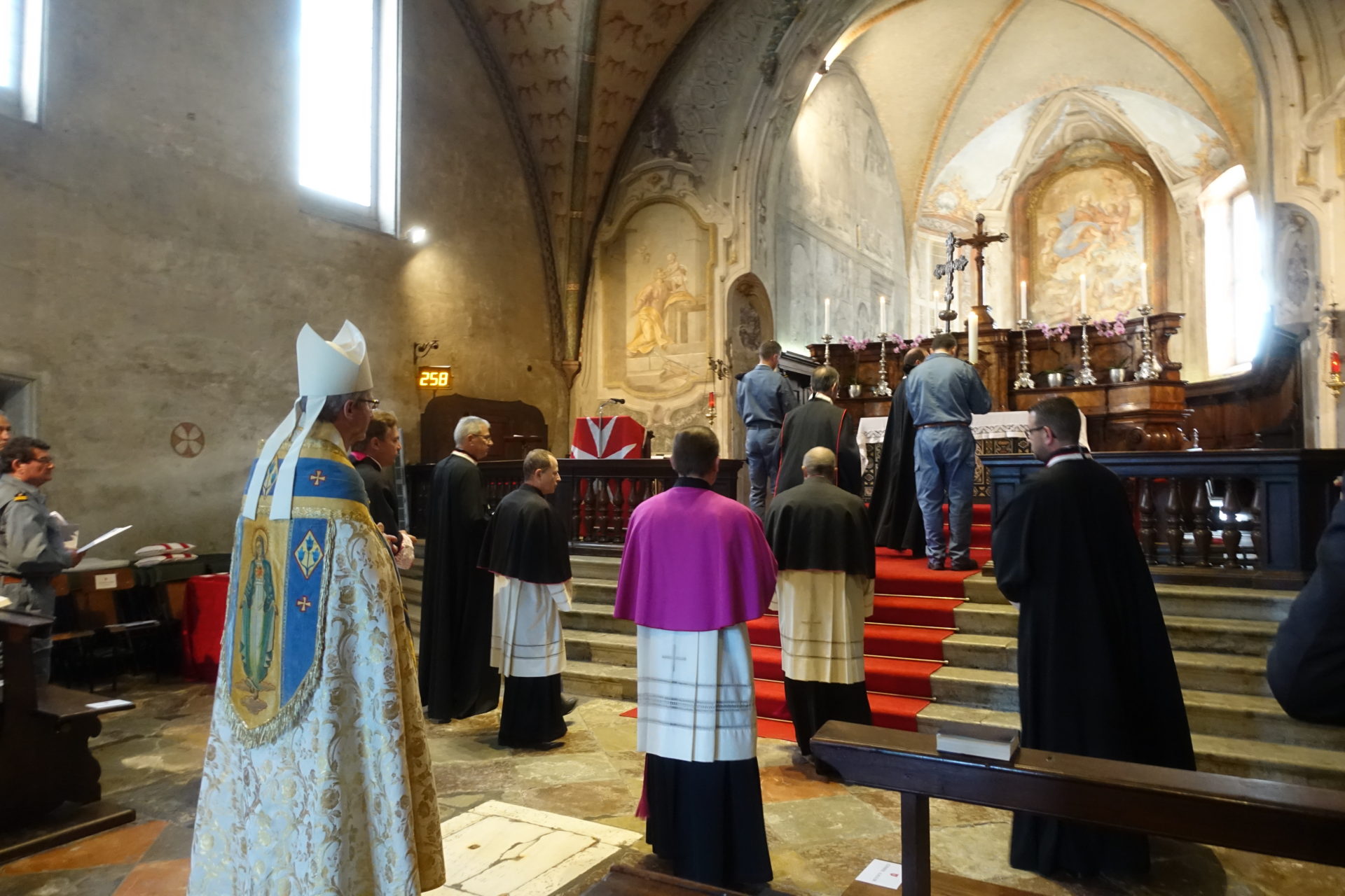Durante i Vespri a Santa Maria degli Angioli ieri sera, presieduti da Mons. Alain de Raemy, Vescovo ausiliare di Losanna, Ginevra e Friborgo e cappellano dell’Associazione svizzera dell’Ordine.