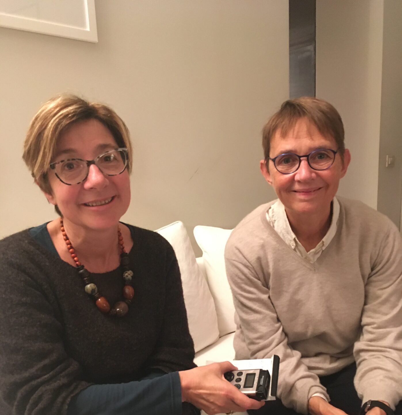 La giornalista Corinne Zaugg con la scrittrice italiana Susanna Tamaro.