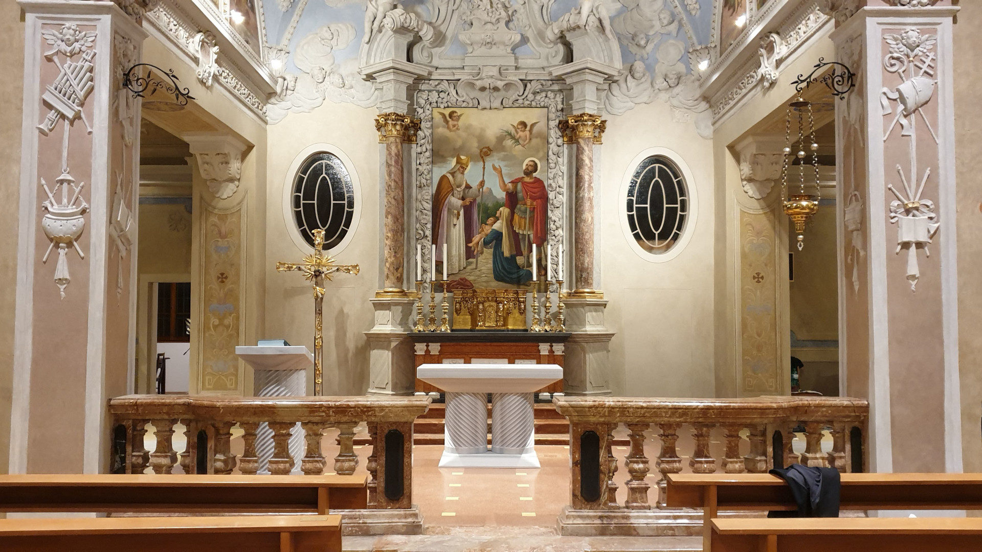 Abside, con il nuovo altare, della chiesa di Taverne-Torricella - Foto G. Geronzi