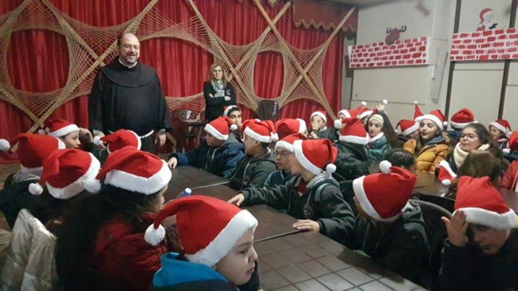 Padre Ibrahim con i ragazzi di Aleppo.