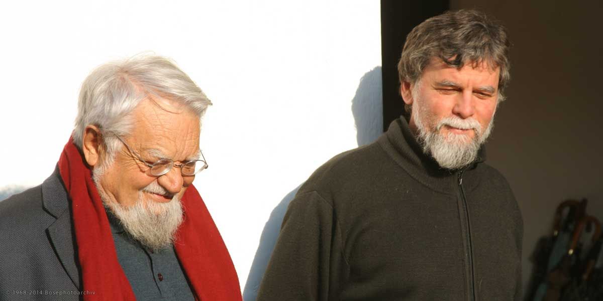 Il fondatore della comunità monastica di Bose, padre Enzo Bianchi ed ex priore e, a destra, l'attuale priore, padre Manicardi.
