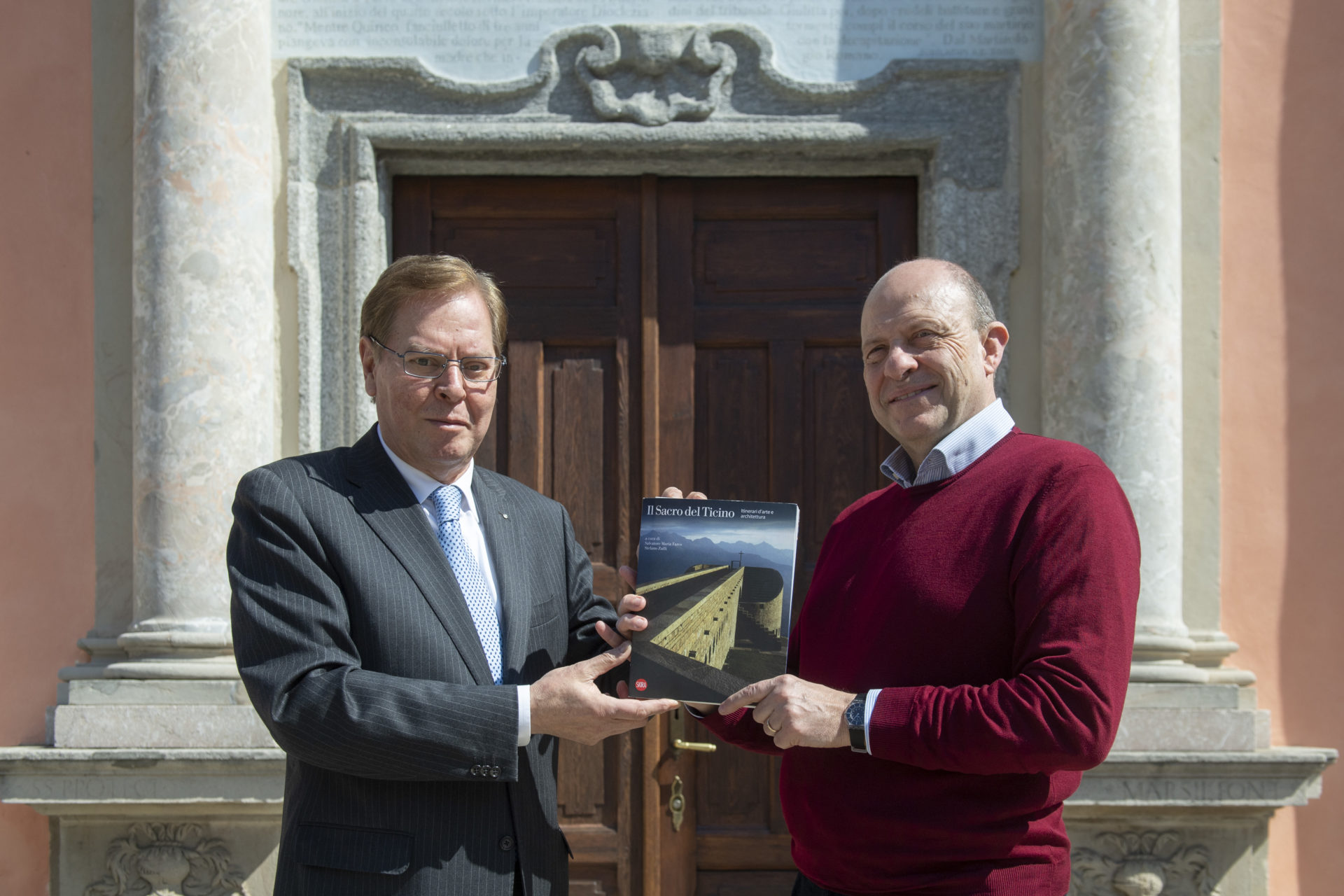 Il libro "Il Sacro del Ticino" di Salvatore Maria Fares (sinistra) con Stefano Zuffi