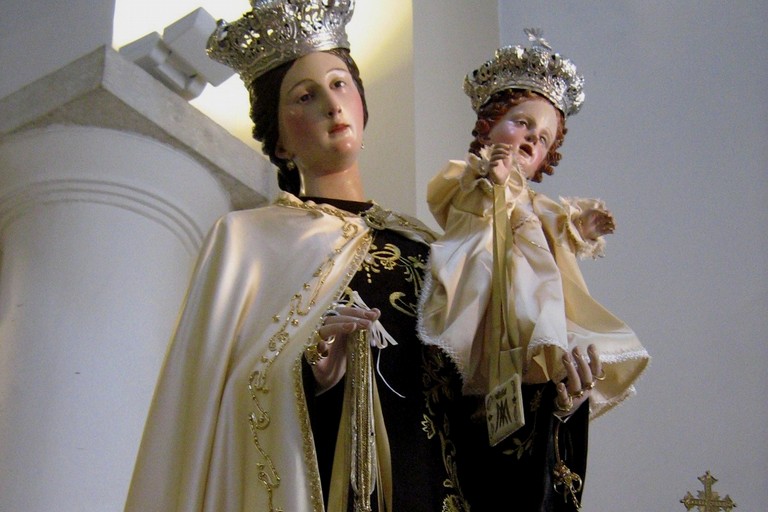 La statua della Madonna del Carmelo.