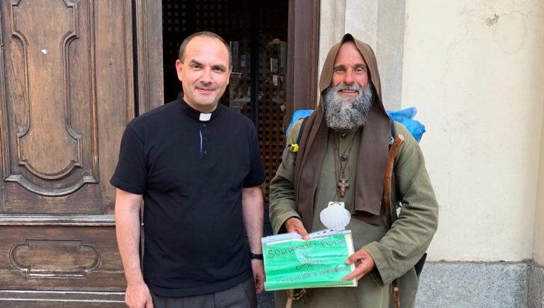 Fratel Biagio insieme a don Nicola Zanini in occasione del suo passaggio dal Ticino nel 2019.
