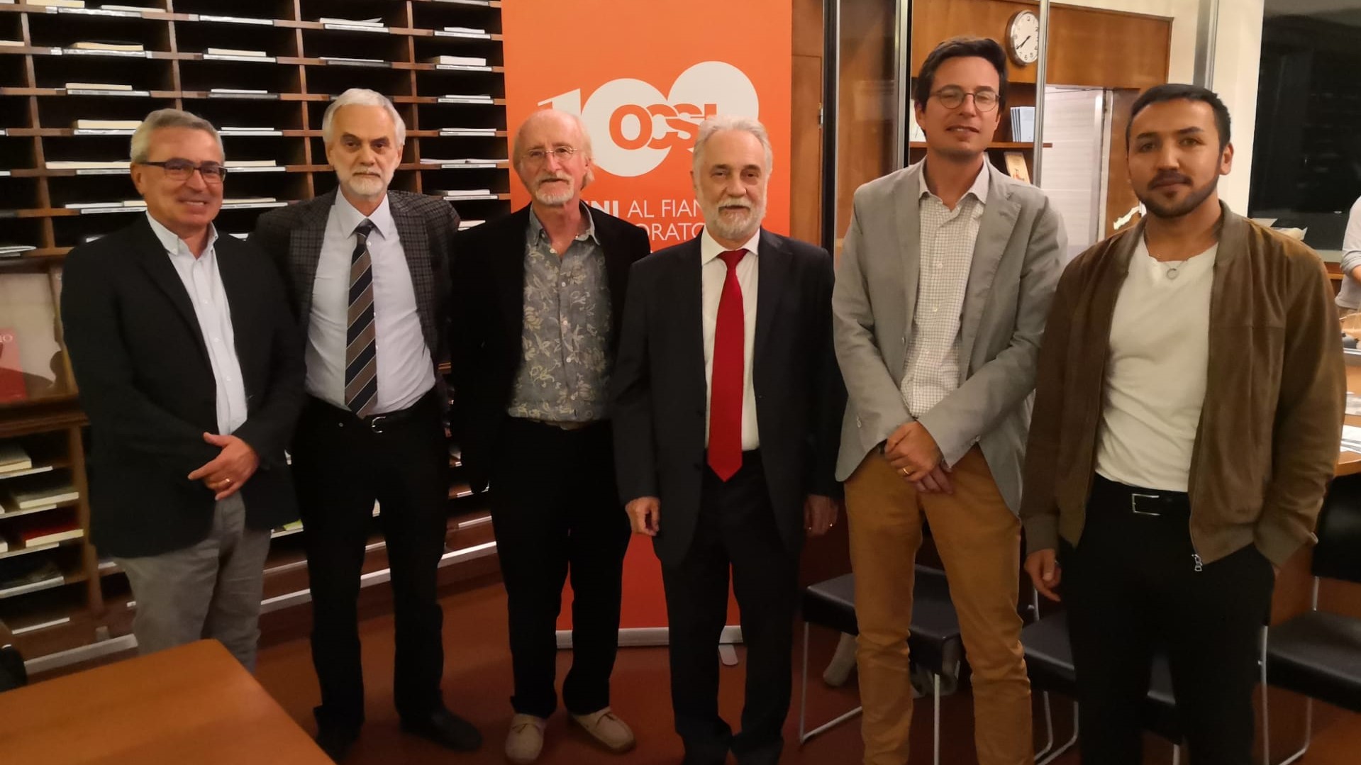 Nella foto, da sinistra: 
Renato Ricciardi, Antonio Gili, Alberto Gandolla, Giorgio Vecchio, Luca Saltini e Mobin Sado (autore di alcuni disegni esposti alla mostra)