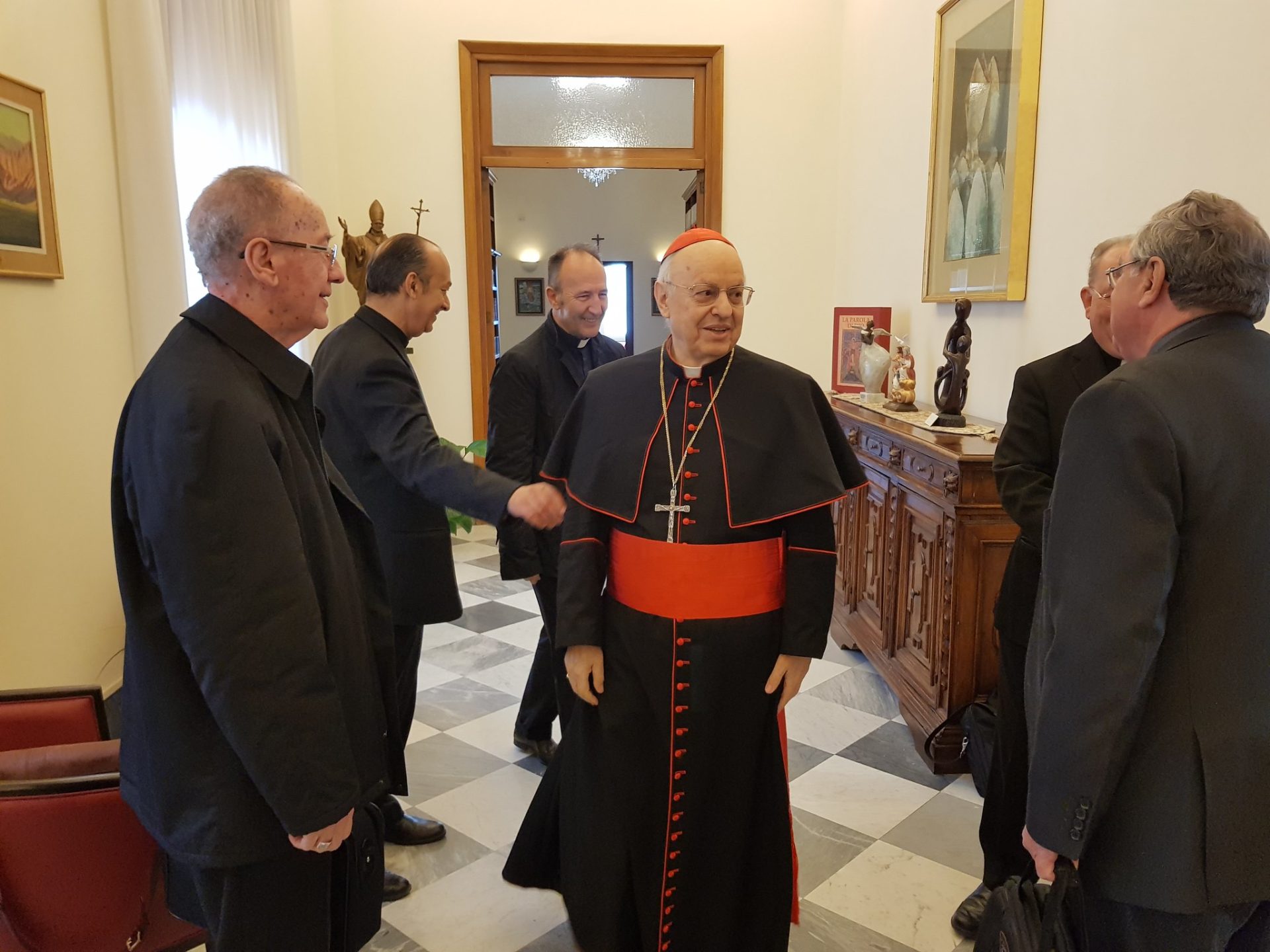 Al centro della foto: il cardinale Baldisseri, segretario generale del Sinodo dei vescovi