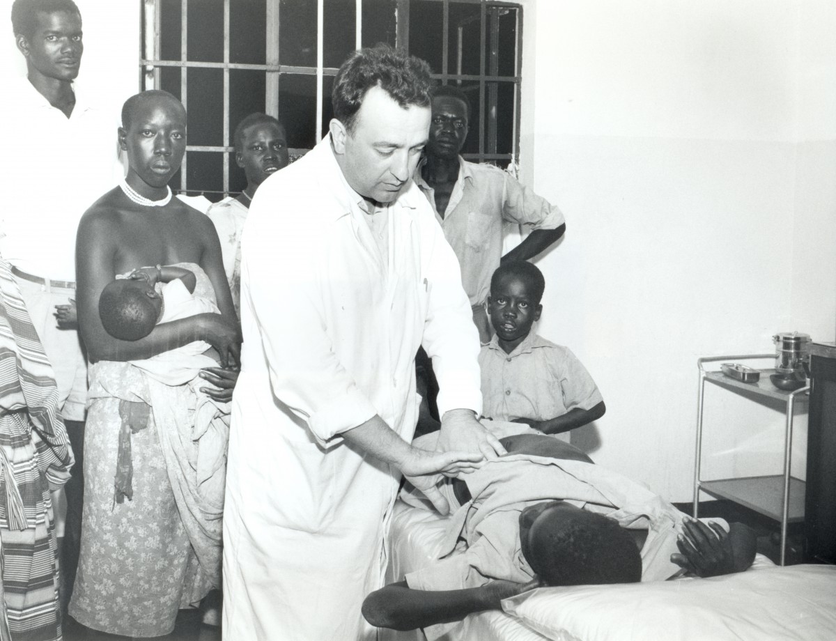 Padre Giuseppe Ambrosoli in Uganda.