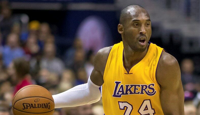 Kobe Bryant con la maglia dei Los Angeles Lakers
