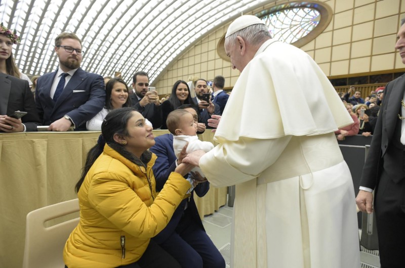 I saluti di Papa Francesco ai fedeli al termine dell'udienza.