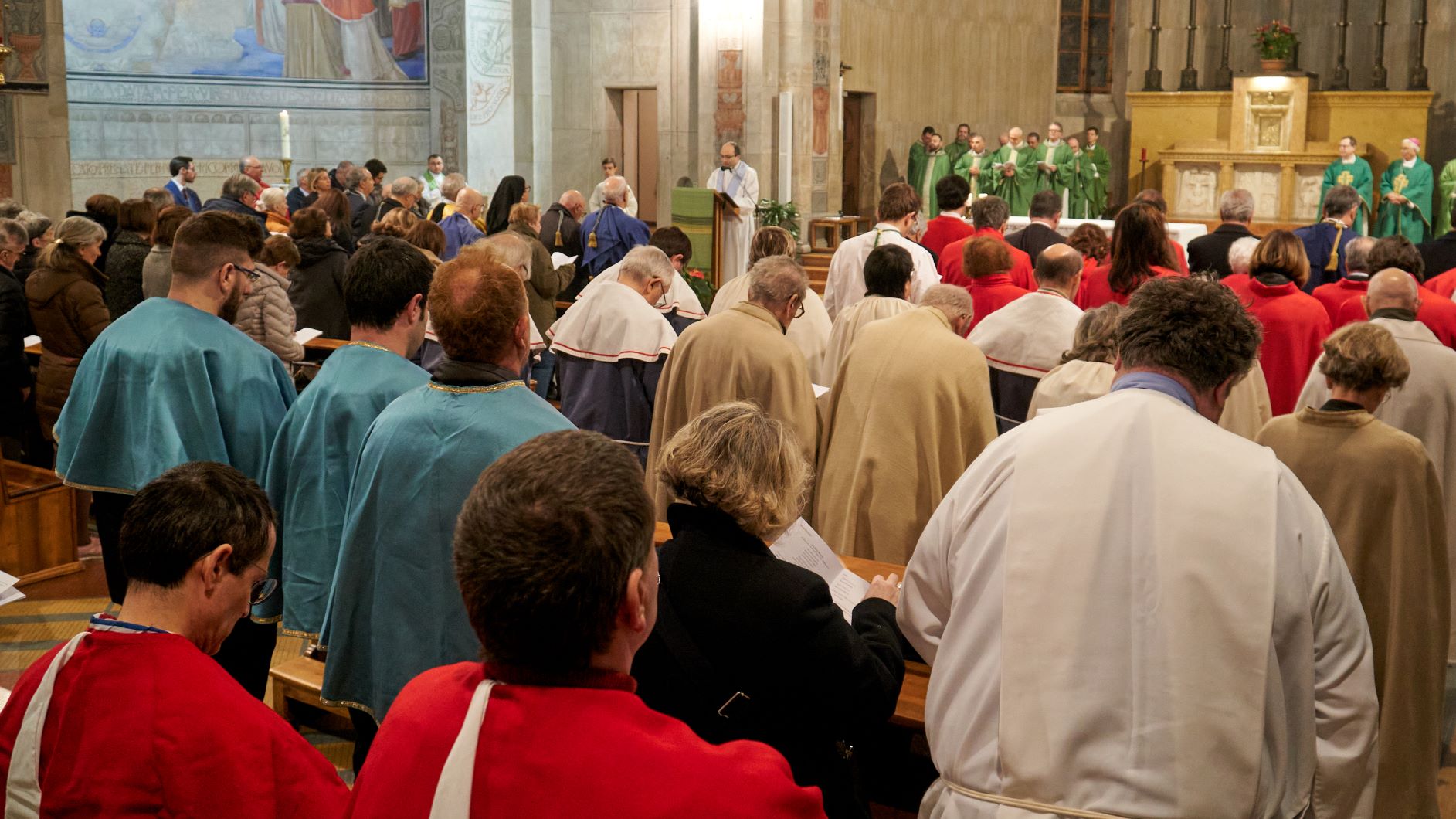 Le Confraternite europee riunite per la Santa Messa conclusiva del forum presieduta da mons. Lazzeri e concelebrata dal card. Pennisi