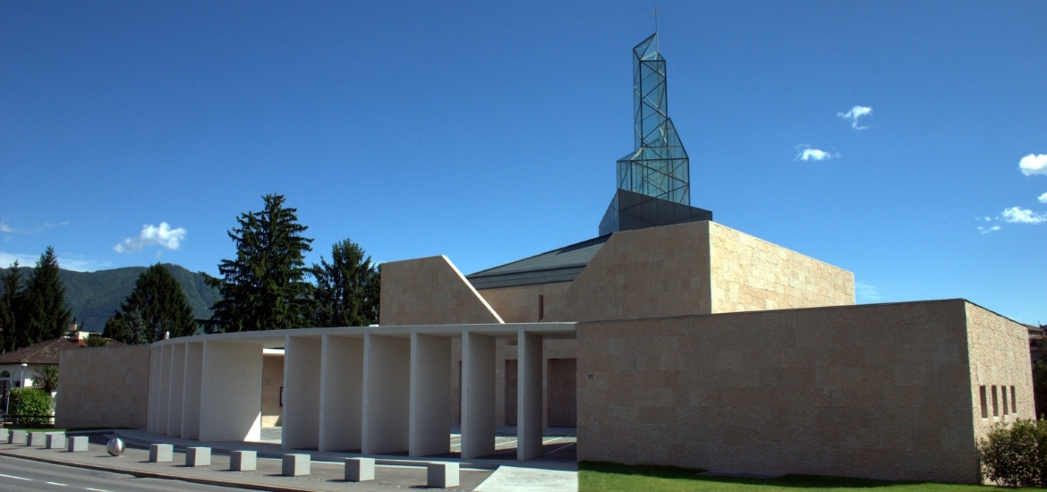 La chiesa della Trasfigurazione a Breganzona.