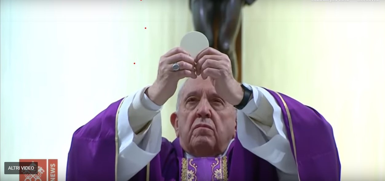 Papa Francesco durante la Santa Messa trasmessa via streaming su Vatican Media Live