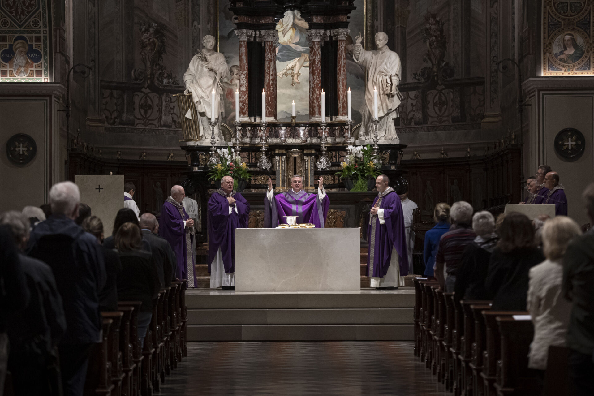 Un momento della Santa Messa in suffragio di Mons. Vitalini.
© Ti-Press / Curia Vescovile / Pablo Gianinazzi