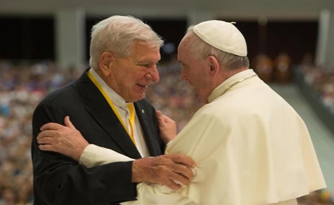 ll 18 novembre 2019, il Papa aveva abbracciato don Pigi in aula Paolo VI, per il trentesimo anniversario dell’istituzione delle Cellule parrocchiali di evangelizzazione.