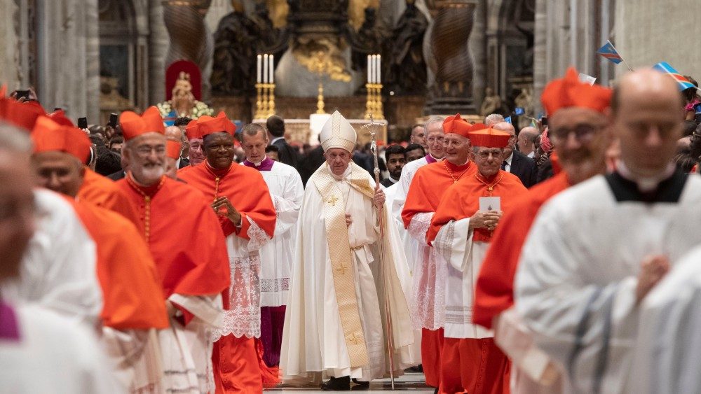 Il Pontefice entra nella Basilica di San Pietro (foto @vaticannews_it)