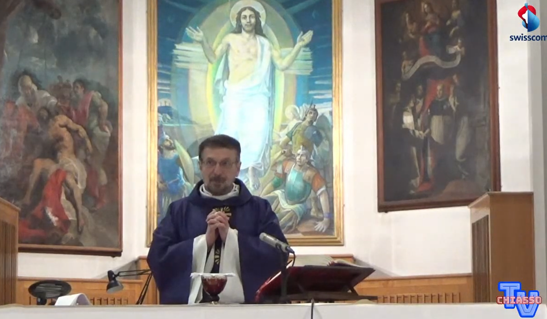 Don Feliciani celebra ogni domenica la messa in diretta sul 
canale youtube della parrocchia.