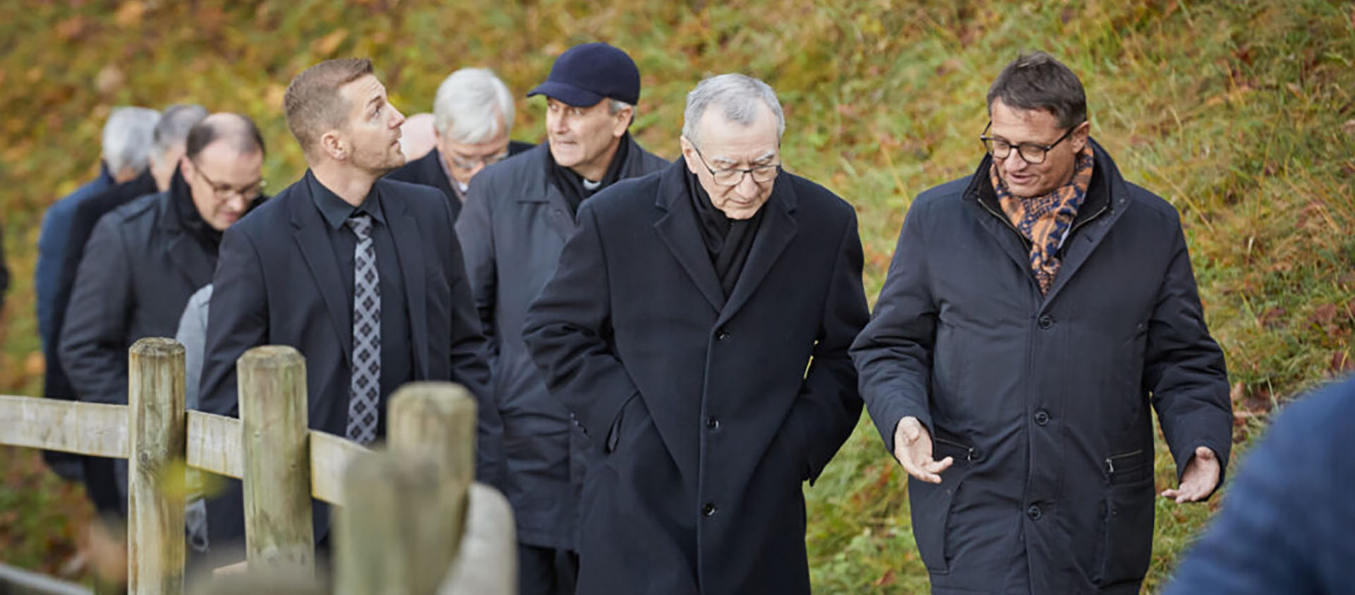 Il cardinale Parolin, con il presidente della CVS Felix Gmür, in pellegrinaggio al Ranft con i vescovi svizzeri