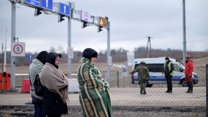 Profughi ucraini al confine con la Polonia