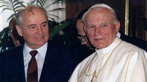 Gorbaciov con Giovanni Paolo II
