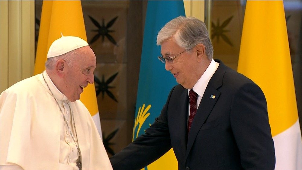 L'arrivo del Papa in Kazakhstan