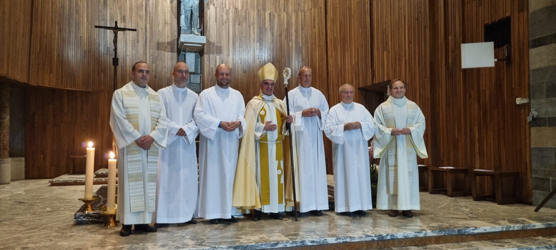I quattro candidati al Diaconato permanente con don Nicola Zanini, mons. Lazzeri e don Sergio Carettoni.