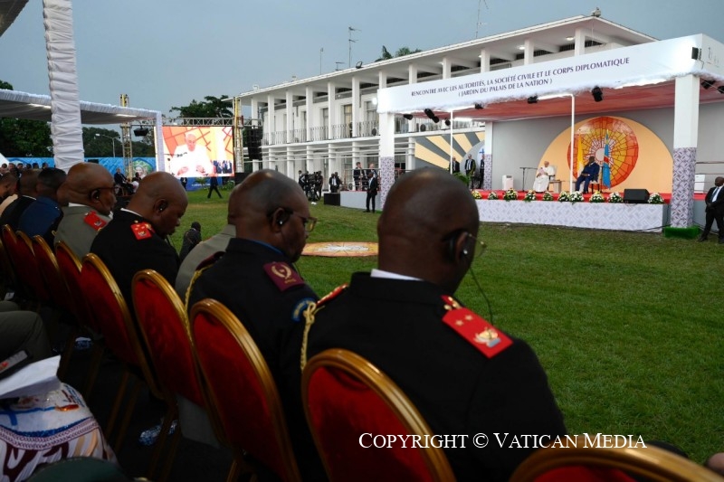 Nel giardino del Palais de la Nation di Kinshasa, Papa Francesco incontra le Autorità, con la Società Civile e il Corpo Diplomatico