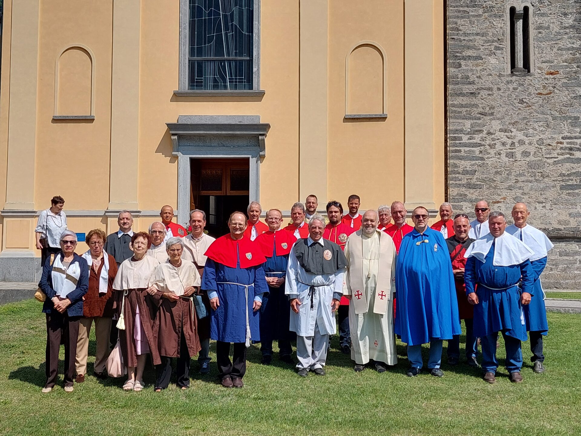 Consorelle e confratelli in occasione della festa dell’Ascensione sul San Salvatore. (Foto Luca Foresti)