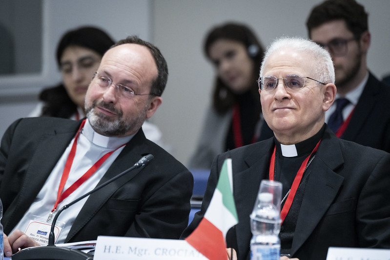 Il vescovo Mariano Crociata, a destra, nuovo presidente della Comece