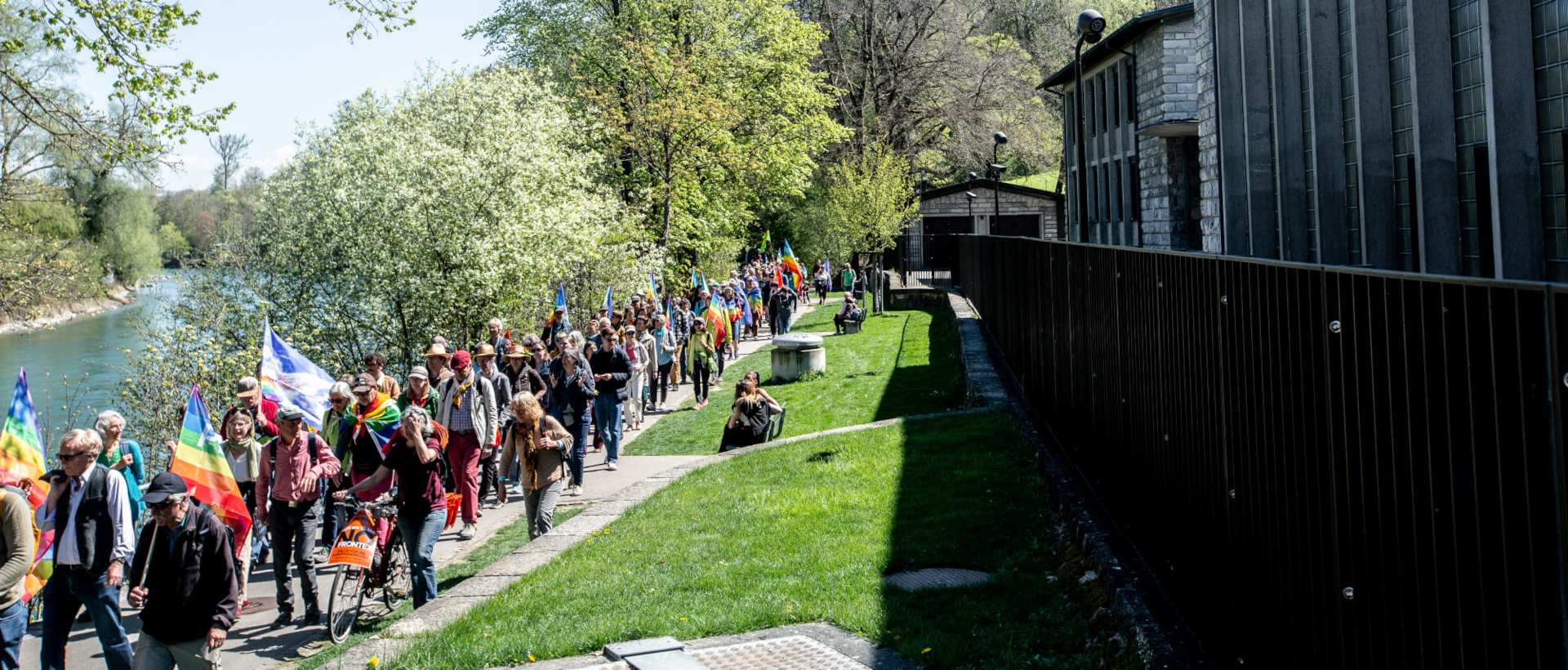 La marcia di Pasqua 2023 ha riunito 500 persone lungo l'Aare