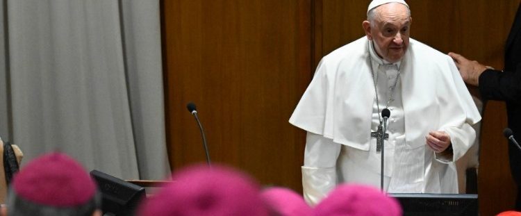 Un incontro tra il Papa e i vescovi italiani