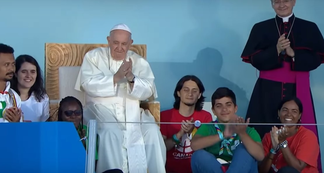 Il Papa alla cerimonia di apertura della Gmg a Lisbona. VaticanMedia.
