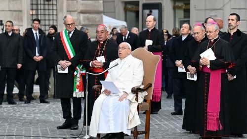 Il Papa in piazza di Spagna a Roma durante la preghiera (8 dicembre 2023)
