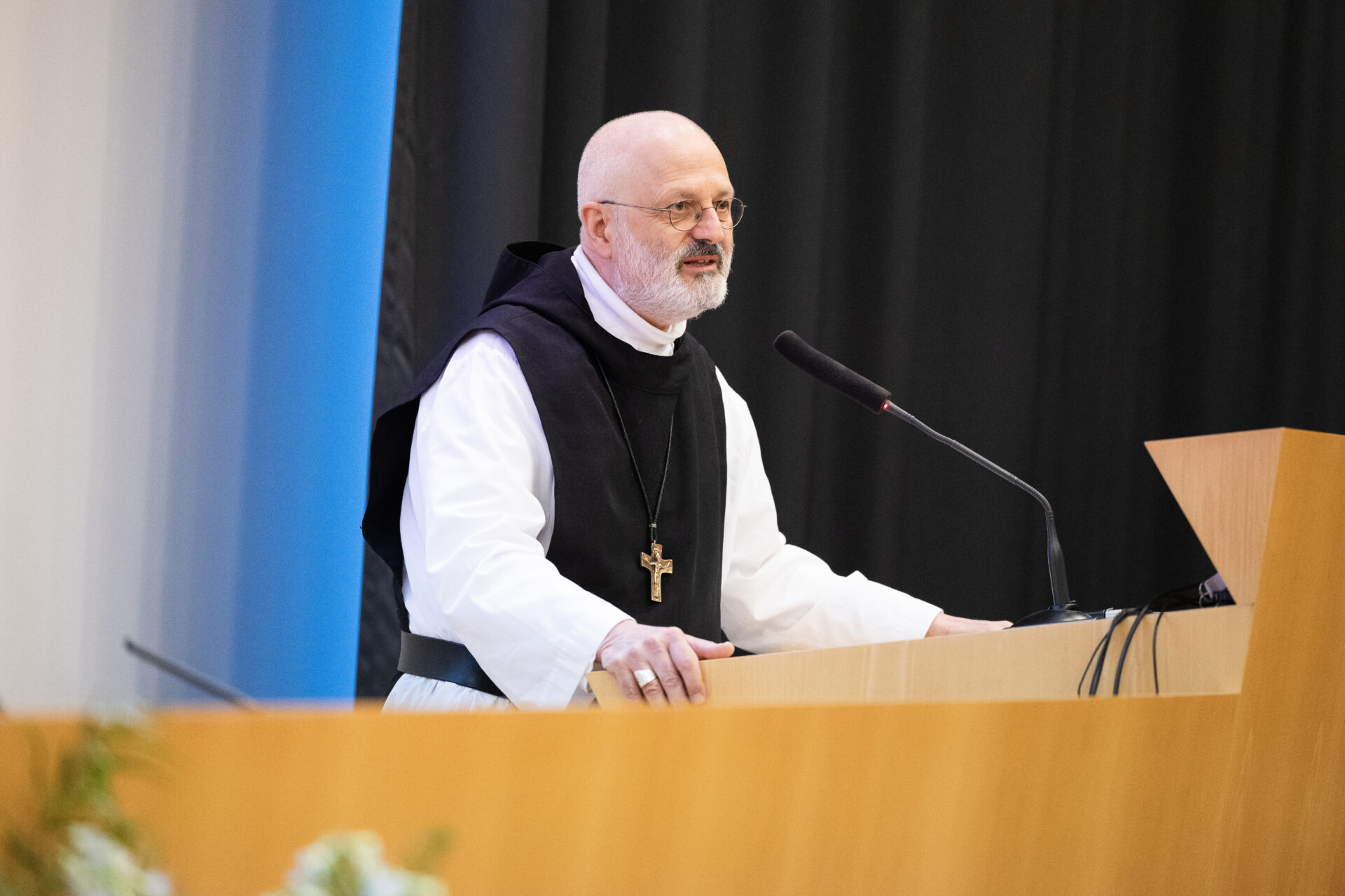 L'abate generale dei cistercensi interviene all'Auditorium USI nell'ambito della sua lectio magistralis per i 30 anni della Facoltà di teologia di Lugano
